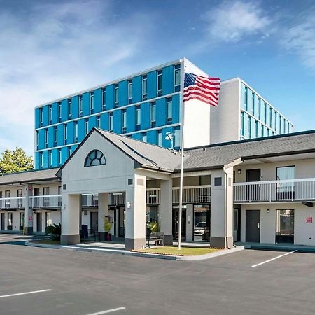 Econo Lodge Augusta, Downtown Екстериор снимка