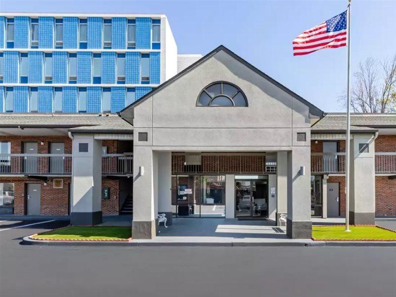 Econo Lodge Augusta, Downtown Екстериор снимка