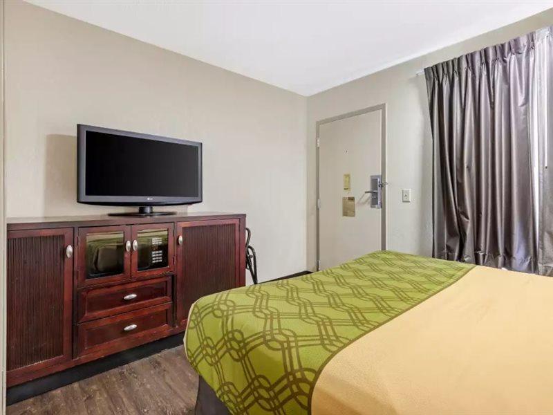 Econo Lodge Augusta, Downtown Екстериор снимка