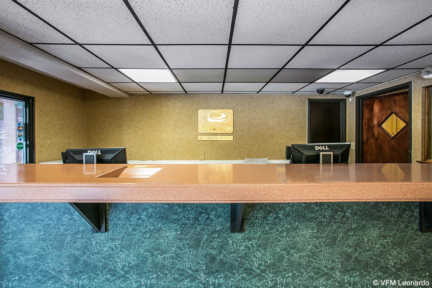 Econo Lodge Augusta, Downtown Екстериор снимка