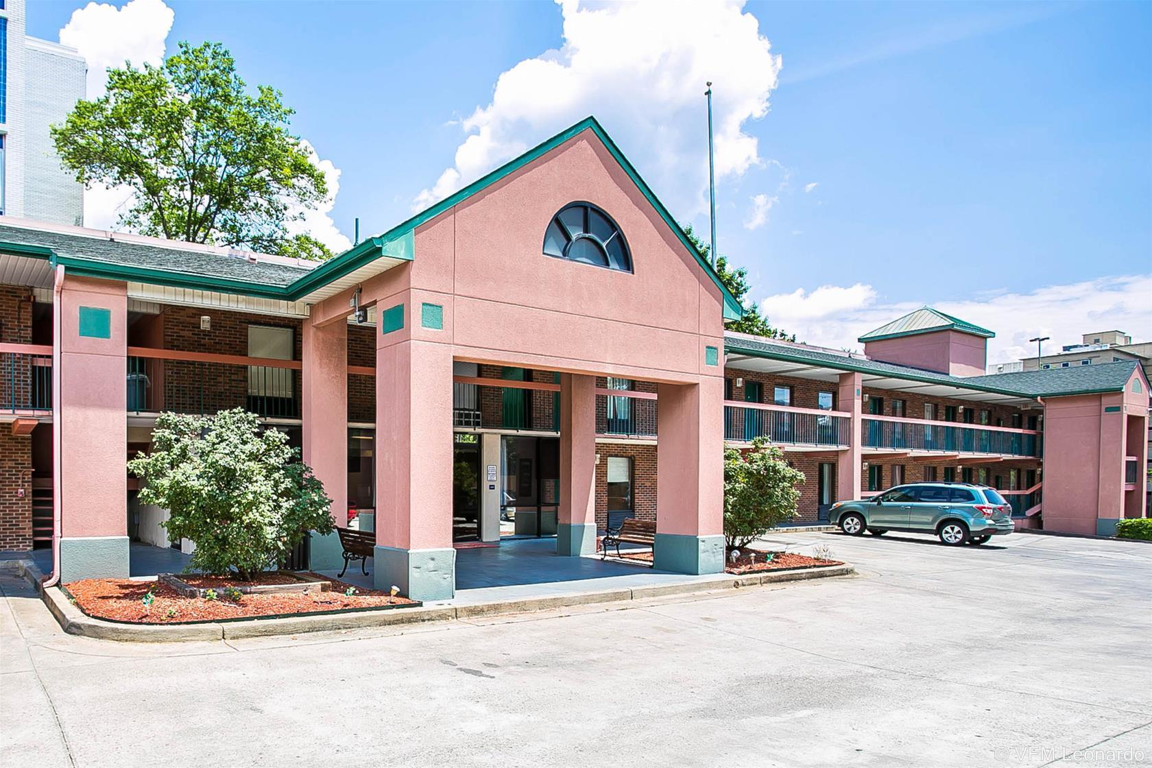 Econo Lodge Augusta, Downtown Екстериор снимка