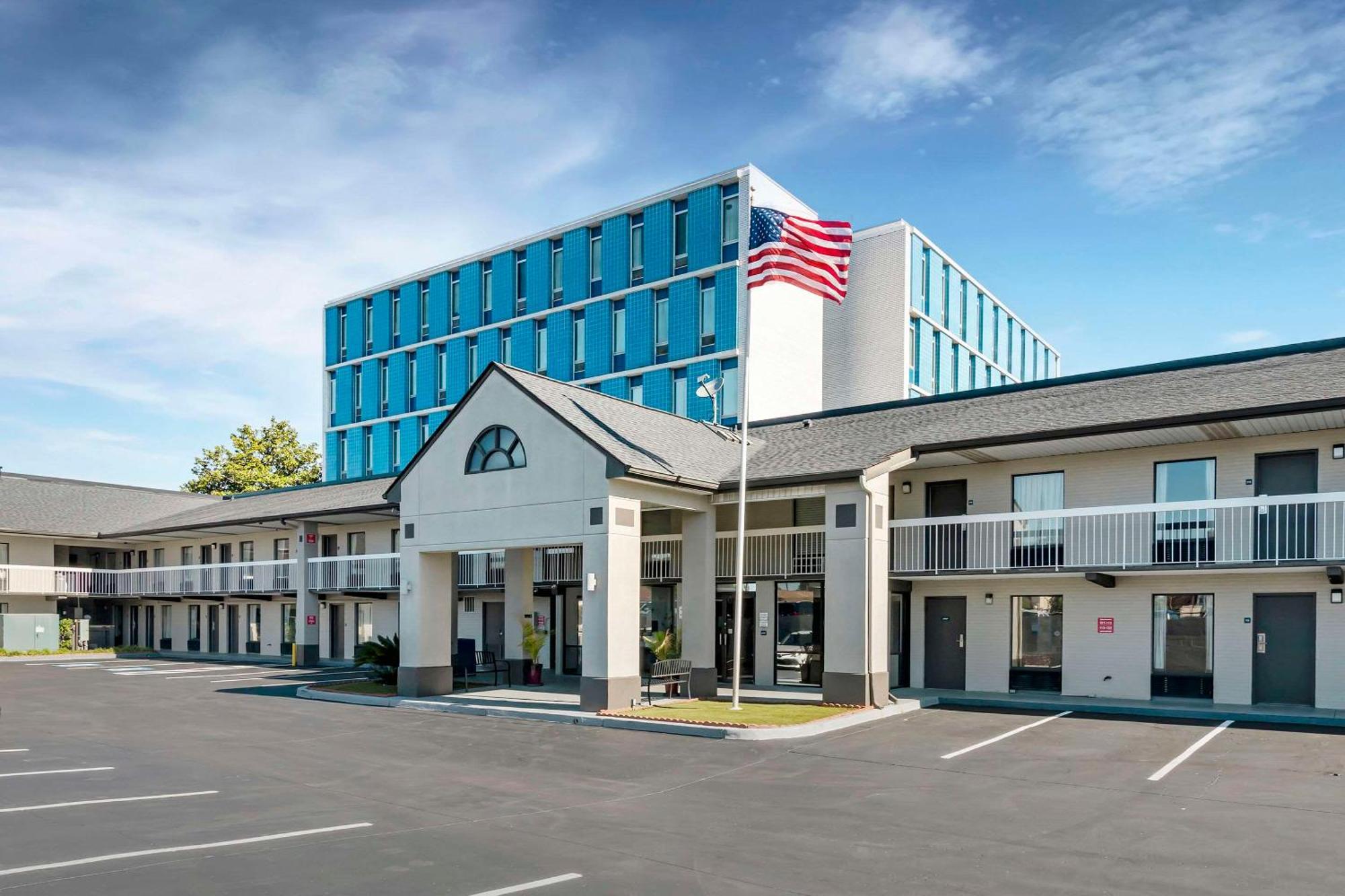 Econo Lodge Augusta, Downtown Екстериор снимка