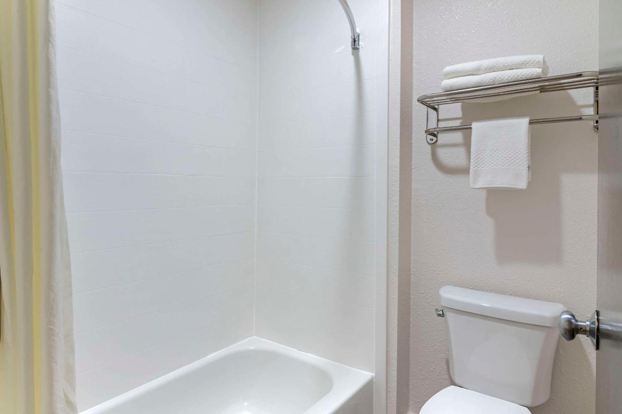 Econo Lodge Augusta, Downtown Екстериор снимка
