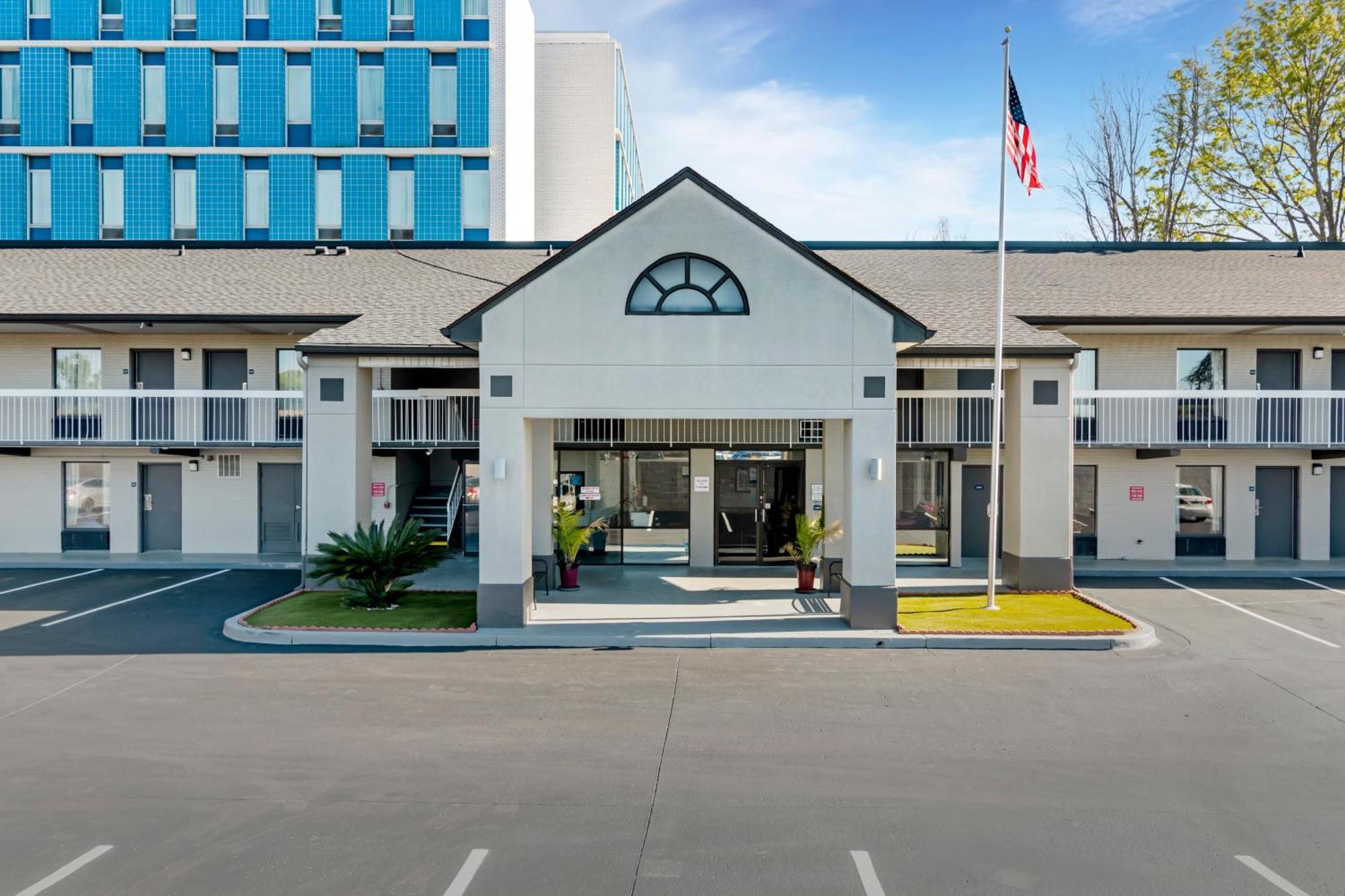 Econo Lodge Augusta, Downtown Екстериор снимка